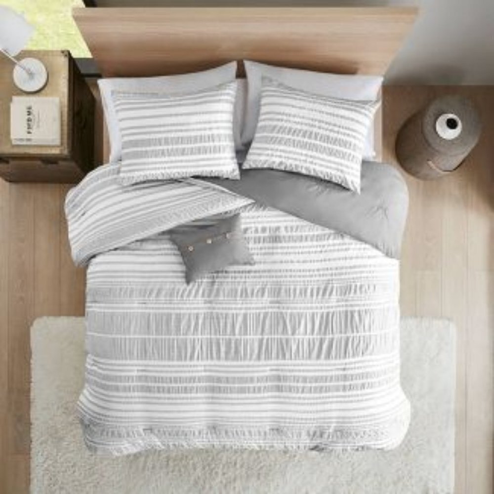 NWT Hearth and Hand Gray and White Twin 2pc. Comforter Set